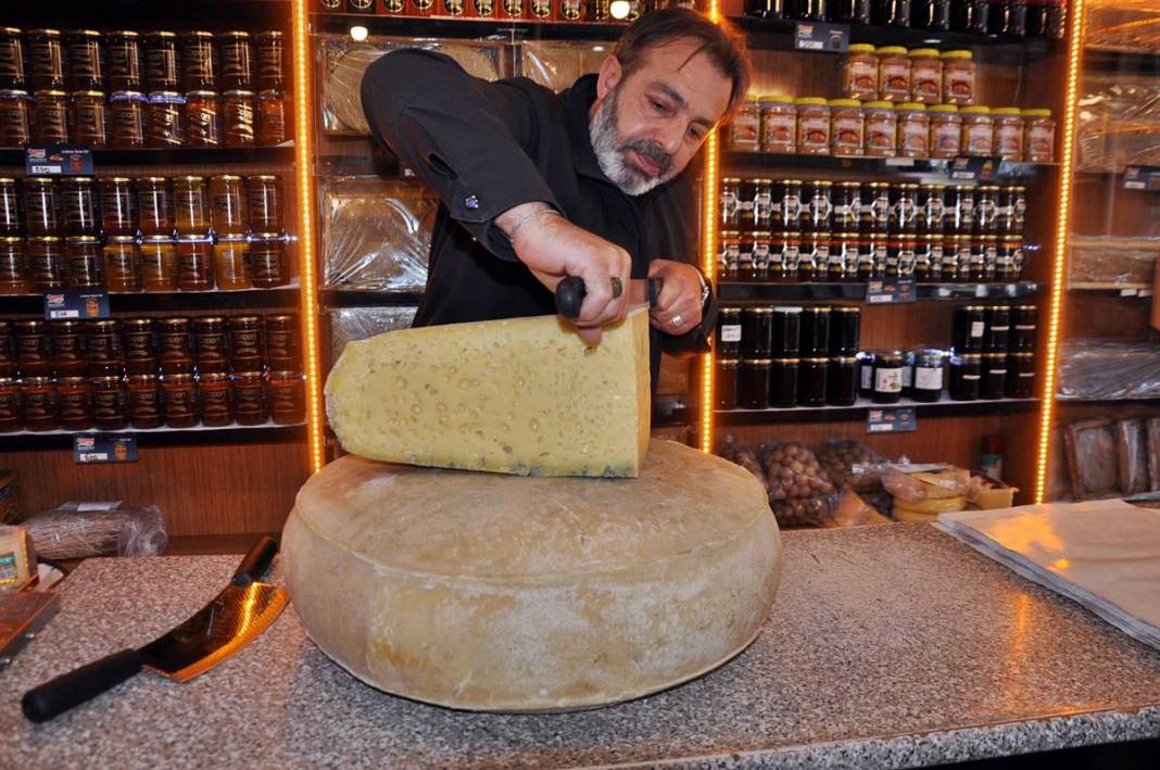 O kentin meşhur peyniri tescillendi: Kilosu 650 TL! Yılda 200 ton üretiliyor, kapış kapış satılıyor 13